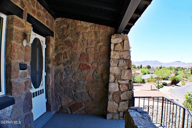 Building Photo - 1214 Stockwell Ln