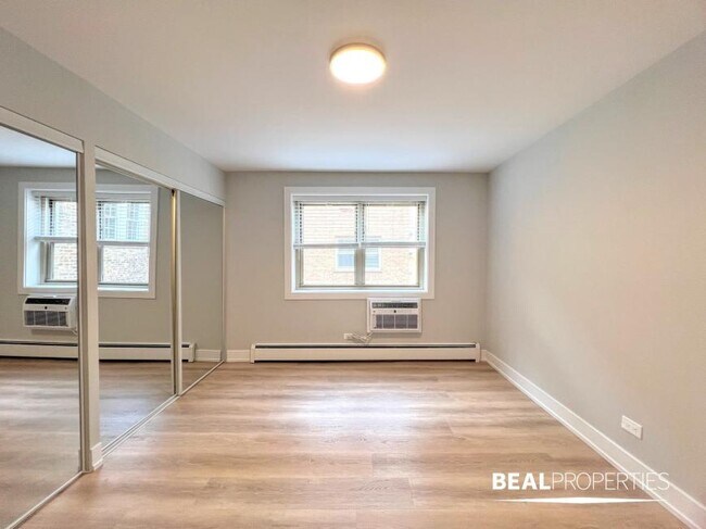 Building Photo - 1 bedroom in CHICAGO IL 60657