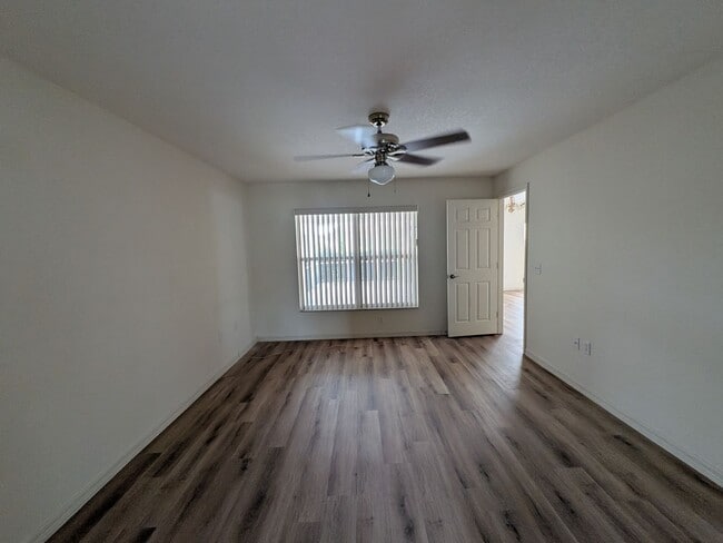 Building Photo - Lovely Oakwood Village Home