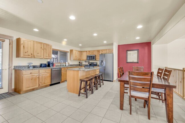 Building Photo - Furnished Bear Hollow Townhome