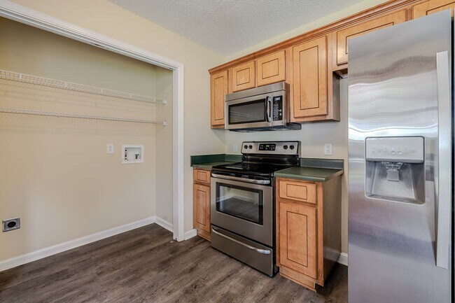 Building Photo - Move-In Ready 3-Bedroom Home with Fenced Backyard in Guyton!