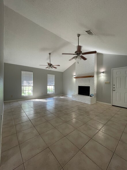 Building Photo - 175 Shawnee Dr