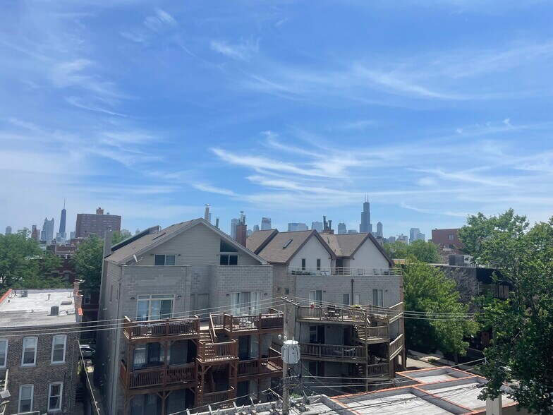 Building Photo - 857 N Paulina St