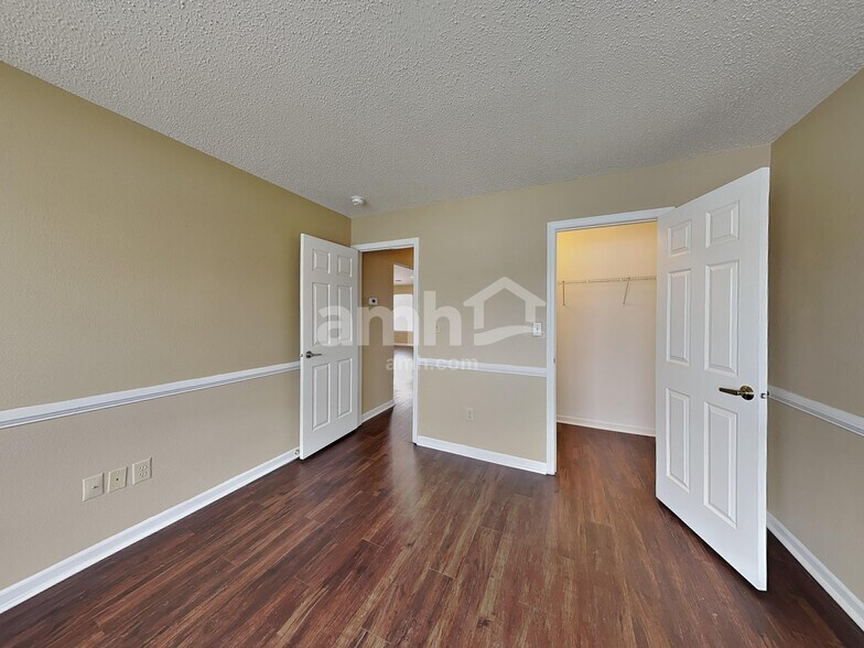 Building Photo - 151 E Pine Ridge Dr