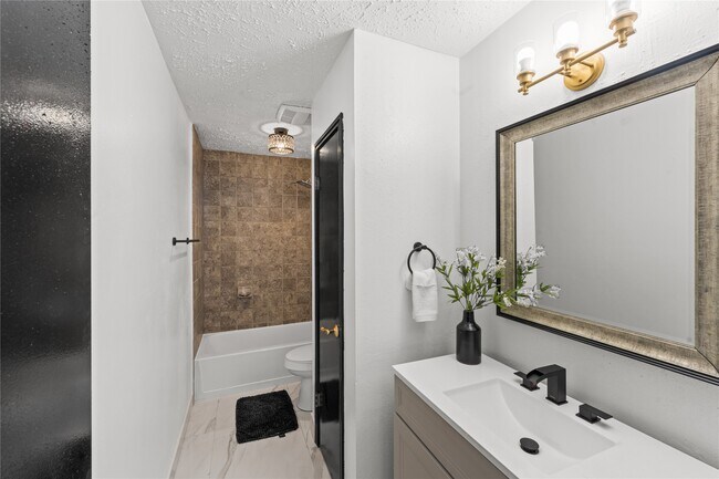 Building Photo - 2610 Hollymist Dr