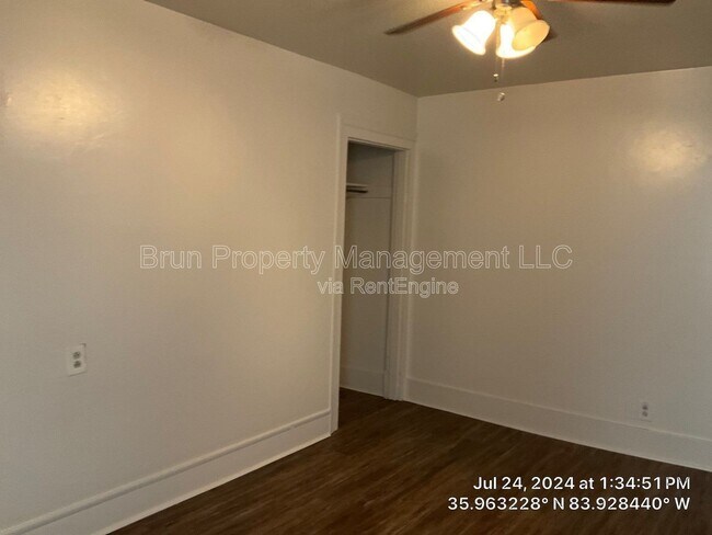 Building Photo - 203 12th St