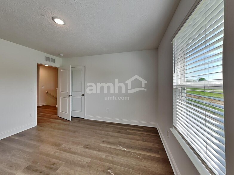 Building Photo - 1112 Heritage Blvd