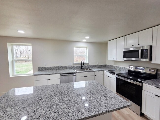 Building Photo - 4607 Englewood St