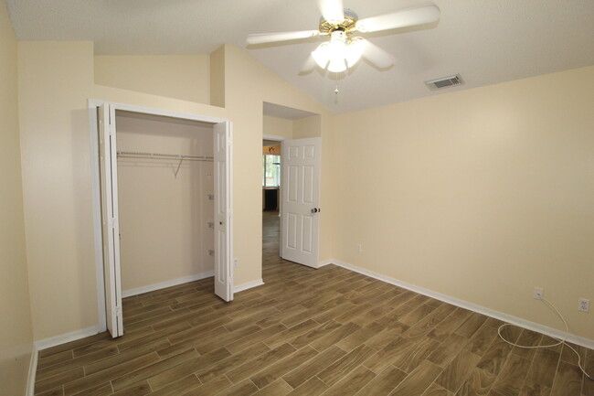 Building Photo - 2073 SW Capeador St