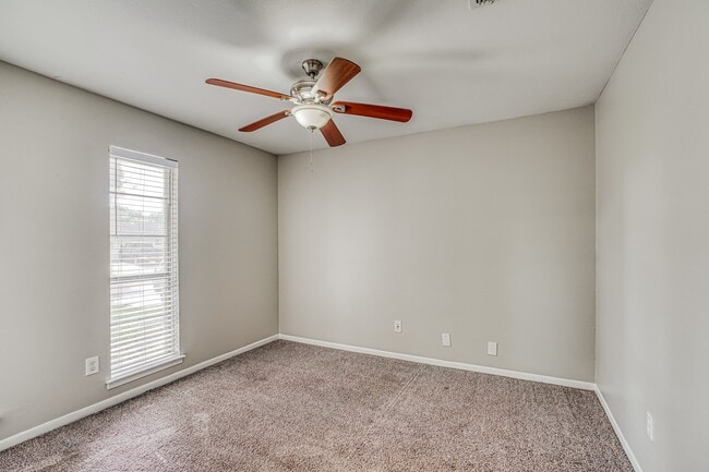 Building Photo - 6610 Rowell Ct
