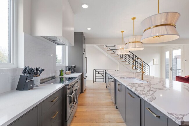 Building Photo - 1117 3rd Ave S