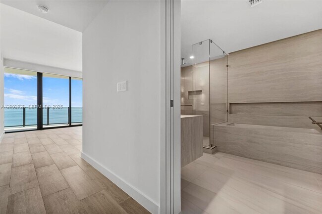 Building Photo - 900 N Ocean Blvd