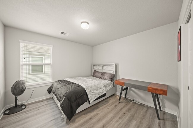 Building Photo - 18419 Windy Knl Wy