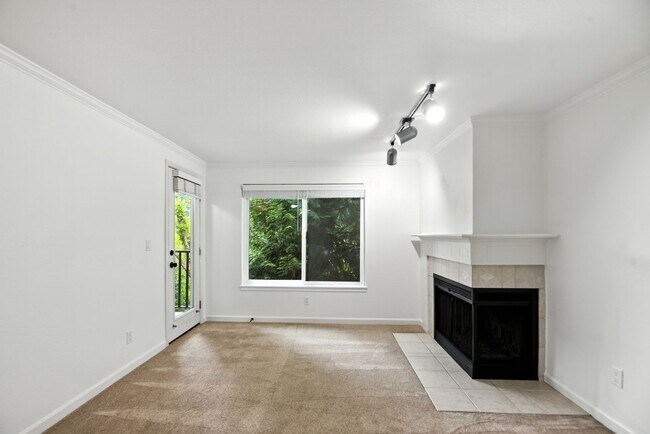 Building Photo - Kirkland Place Condominium