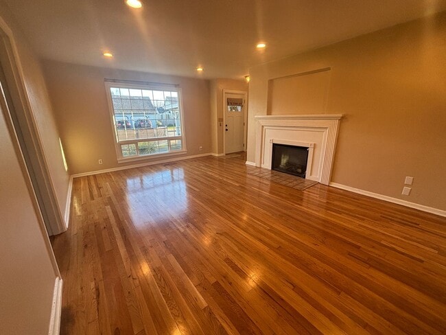 Building Photo - Charming 3 Bedroom 1 Bath single story home, with large yard