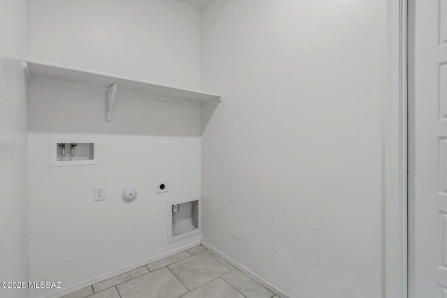 Building Photo - 2557 East Calle Joya de Ventura