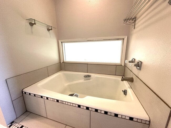 Building Photo - 4BR/3BA House in Rancho Penasquitos - Powa...
