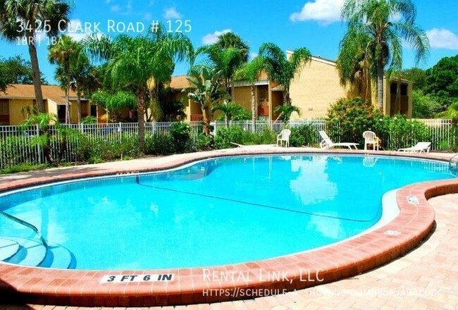 Building Photo - Spacious condo with a private patio, pool,...