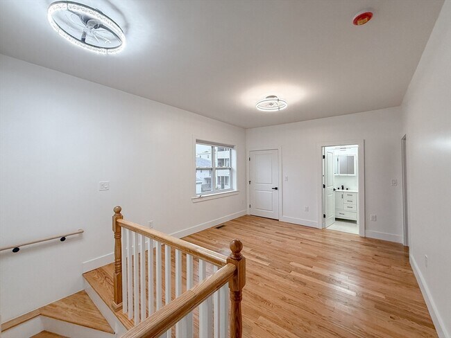 Building Photo - 33 Elmwood St