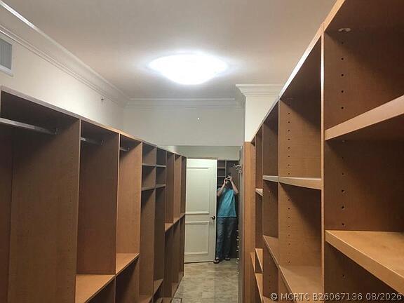 Building Photo - 20201 E Country Club Dr