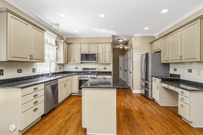 Building Photo - 4N475 S Robert Frost Cir