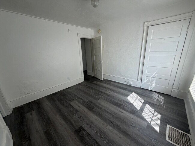 Building Photo - 40-42 Seminole Avenue