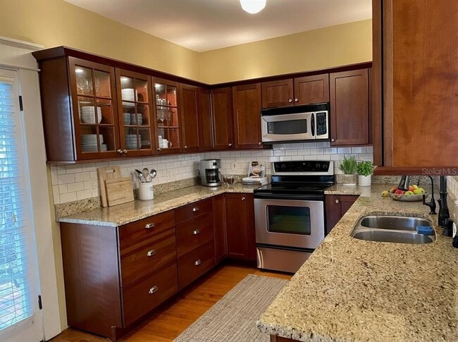 Building Photo - 807 S Fremont Ave