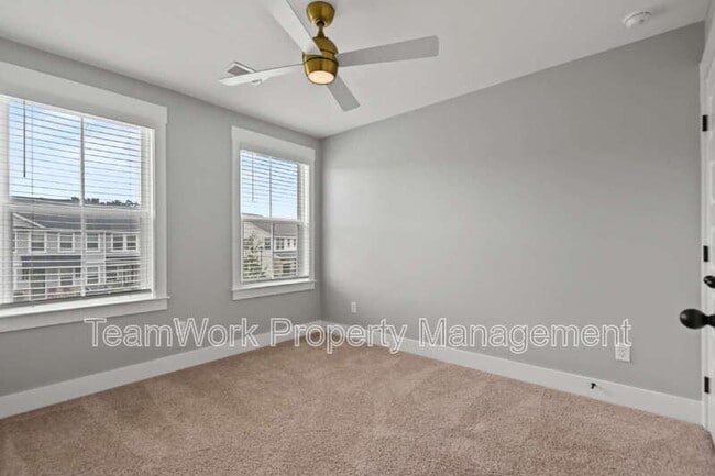 Building Photo - 7763 Park Gate Dr