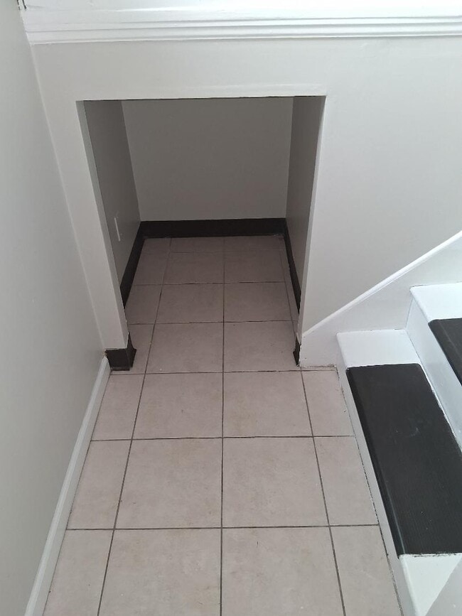 Building Photo - 1337 E 84th St