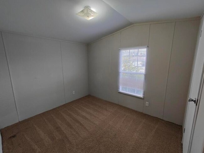 Building Photo - 4512 Rainbow Ln