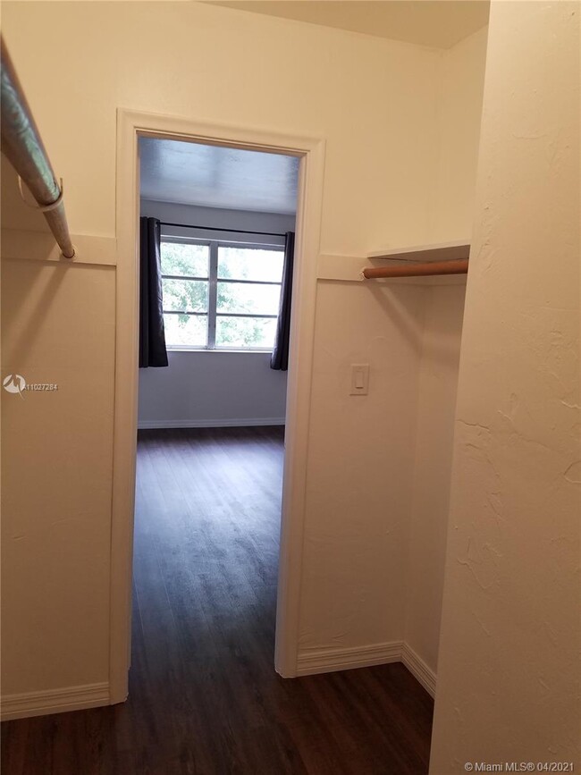 Building Photo - 7851 Miller Dr