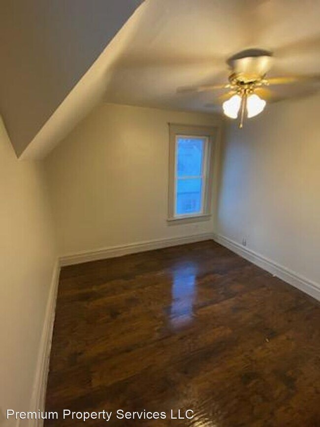 Building Photo - 3 br, 1 bath House - 1121 Oak Street