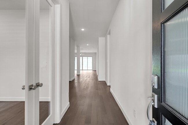 Building Photo - 32336 Noble Crk Dr