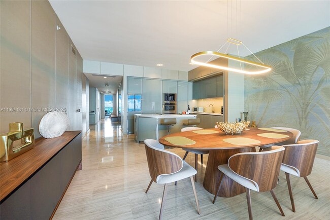 Building Photo - 18975 Collins Ave