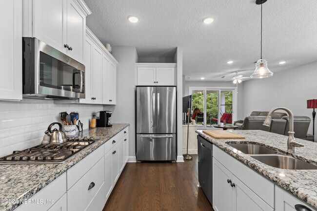 Building Photo - 431 Union Hill Dr