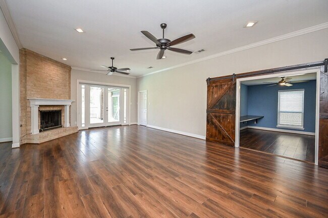 Building Photo - 414 Fox Briar Ln