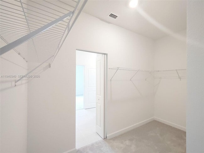 Building Photo - 400 SE Crossoak Ln