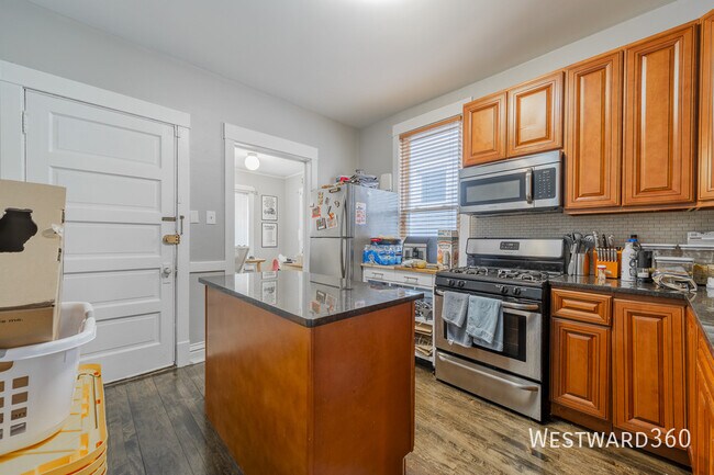 Building Photo - 3707 N Bosworth Ave