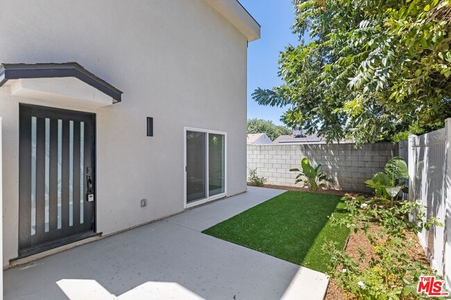 Building Photo - 6835 Yolanda Ave