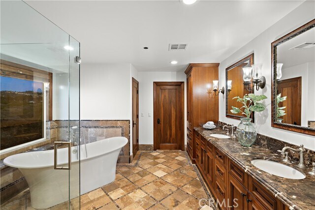 Building Photo - 3811 Vista Blanca