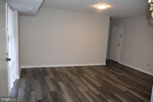 Building Photo - 4951 Americana Dr