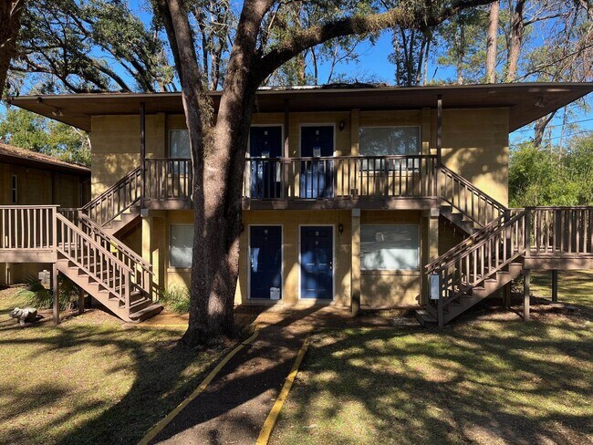 Primary Photo - 2316 Columbia Ct