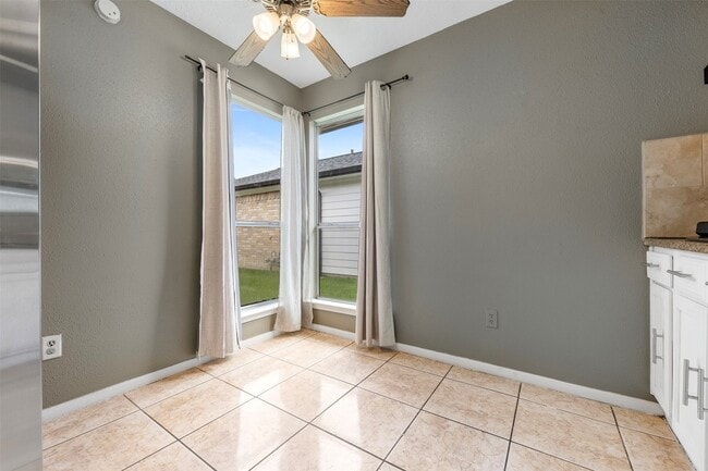 Building Photo - 10954 Pigeonwood Dr
