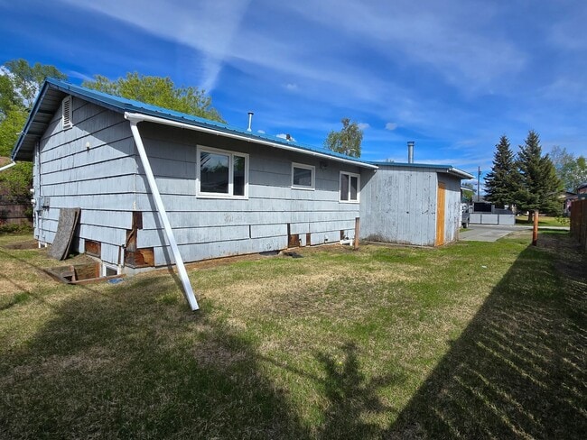 Building Photo - Diamond in the rough! Newly renovated interior - 5 Bed 2 Bath!