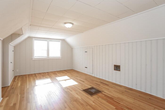 Building Photo - 5004 Glenside Dr