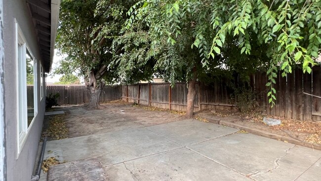 Building Photo - 2725 Del Oro Cir