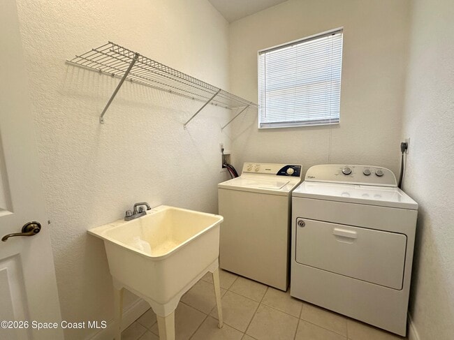 Building Photo - 616 Manatee Bay Dr