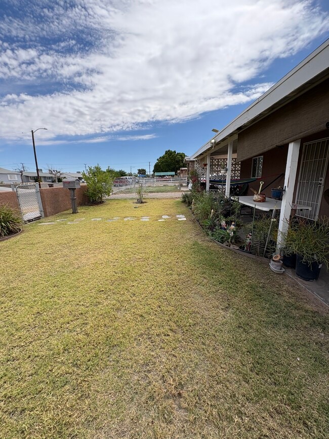 Primary Photo - 448 E Ave B