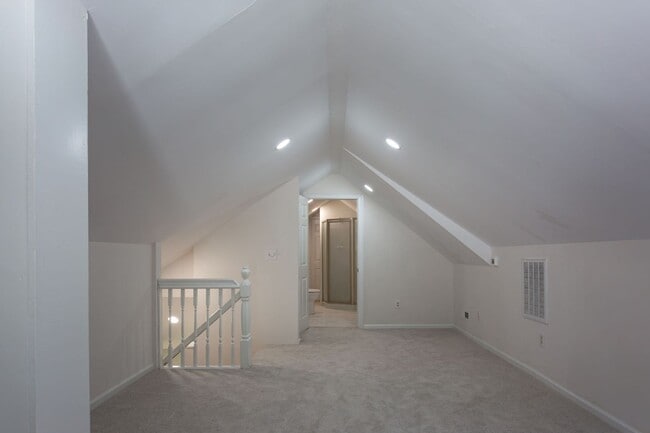 Building Photo - 3408 Kirby Dr