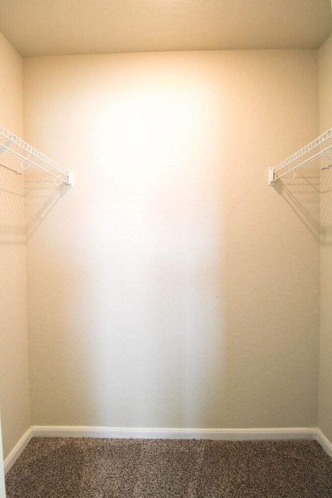 Building Photo - 7043 Diamond Vly